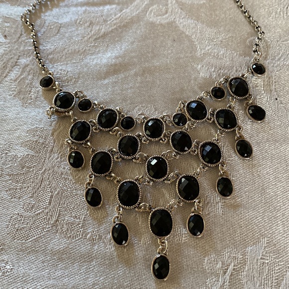 Four Tiered black & silver Necklace (costume with matching earrings. - Picture 3 of 7